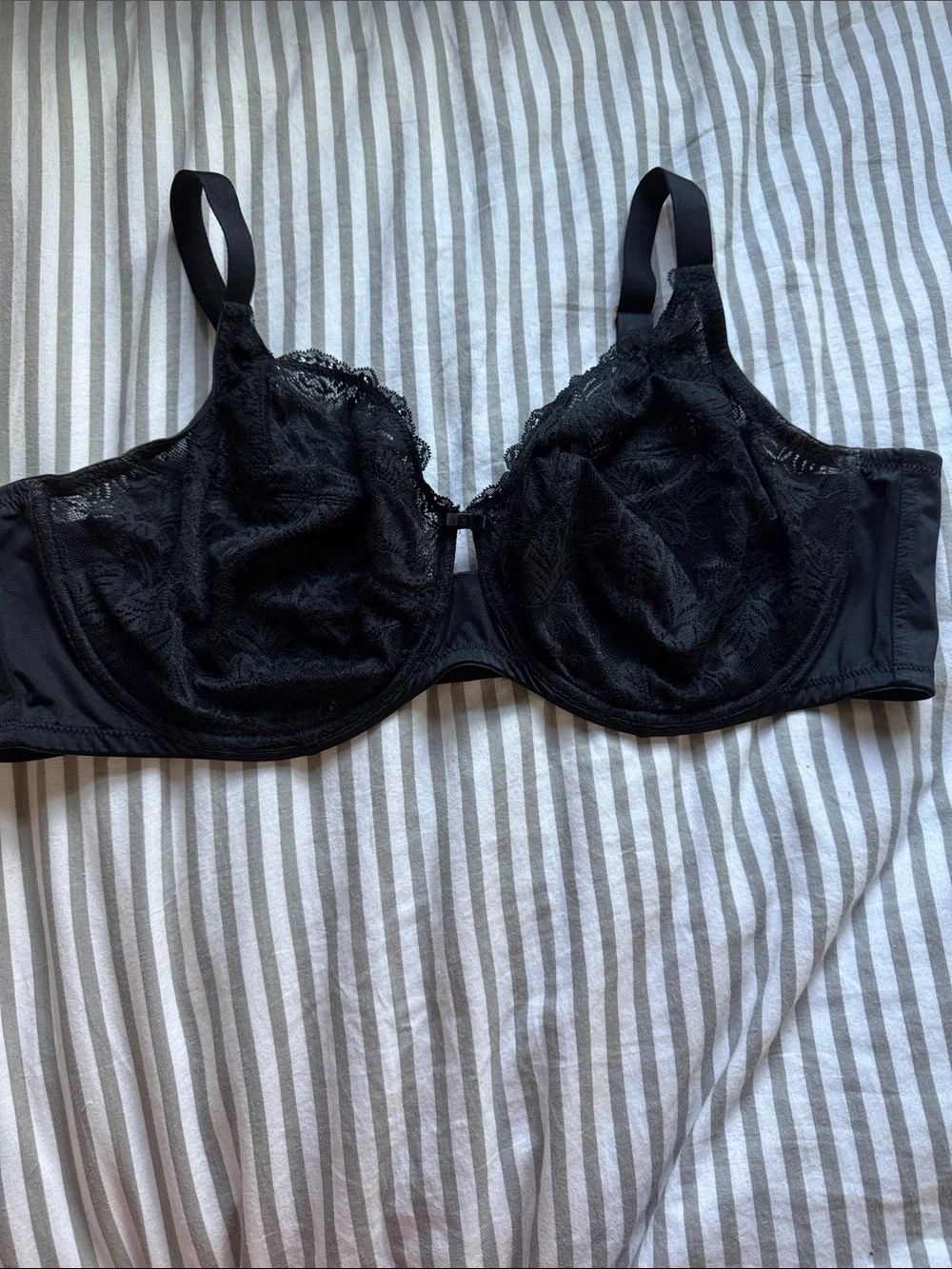 Black Lace Underwire Bra - Elegant Support
